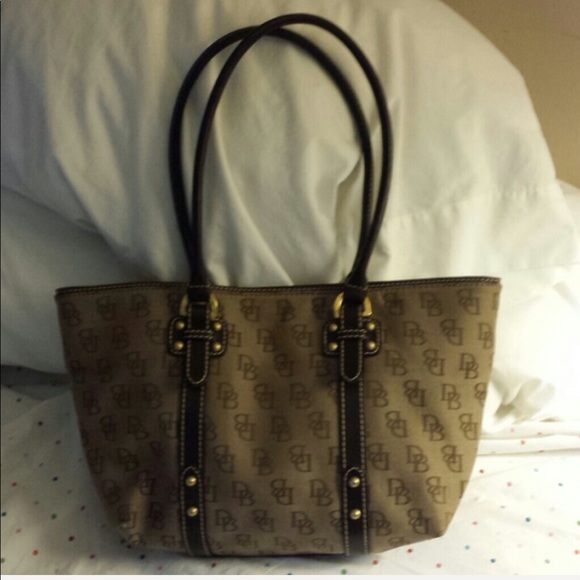 Dooney & Bourke Handbags - Logo Donney & Burke Shoulder Purse